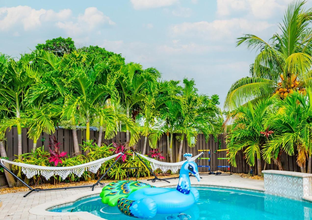 Colorful - Pool - Game - Basketball Court - Bbq & Holiday home