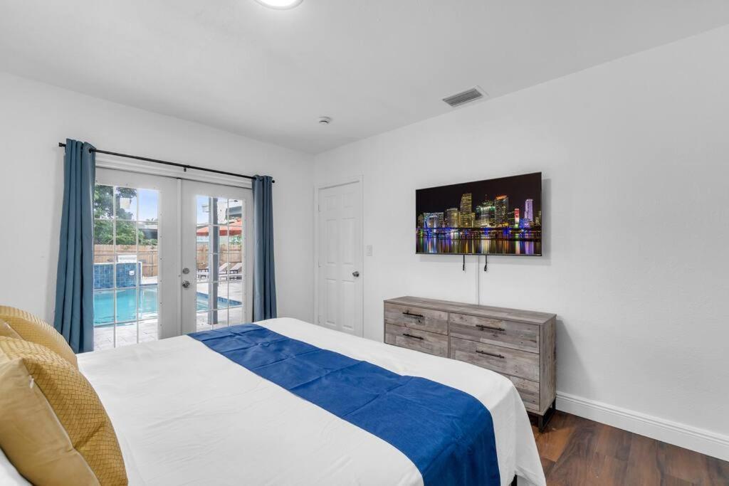 Holiday home Hidden Gem 4 Bedroom With Private Pool & Game *