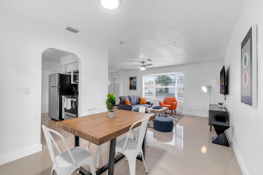 Hidden Gem 4 Bedroom With Private Pool & Game Holiday home Fort Lauderdale