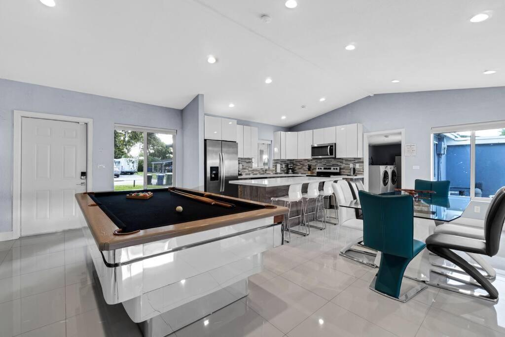 Vacation 3 Bedrooms, Private Pool And Pool Table Holiday home *
