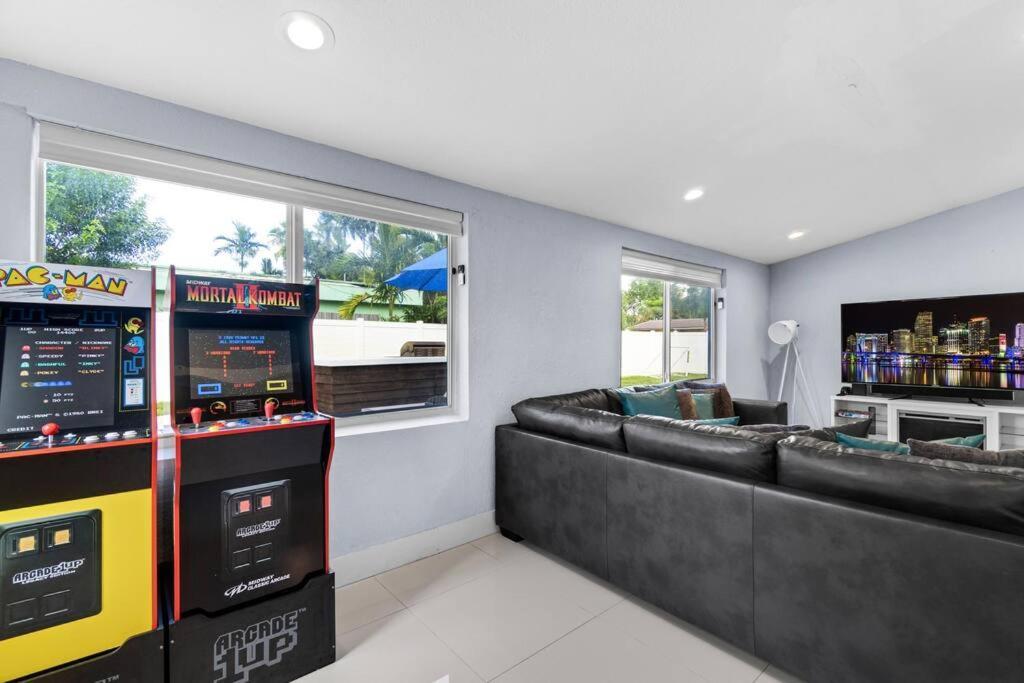 Vacation 3 Bedrooms, Private Pool And Pool Table Holiday home *
