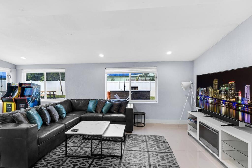 Vacation 3 Bedrooms, Private Pool And Pool Table * Fort Lauderdale