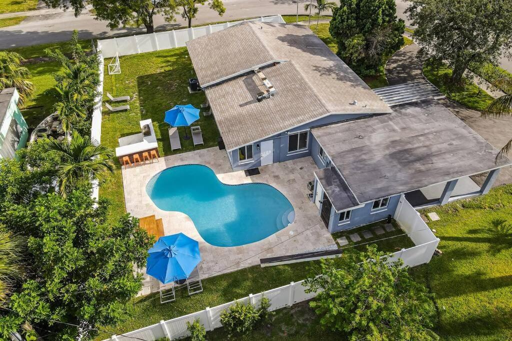 Vacation 3 Bedrooms, Private Pool And Pool Table Fort Lauderdale