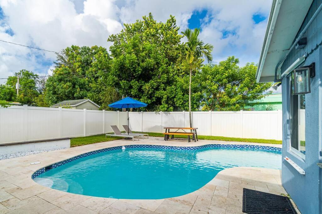 Vacation 3 Bedrooms, Private Pool And Pool Table Holiday home