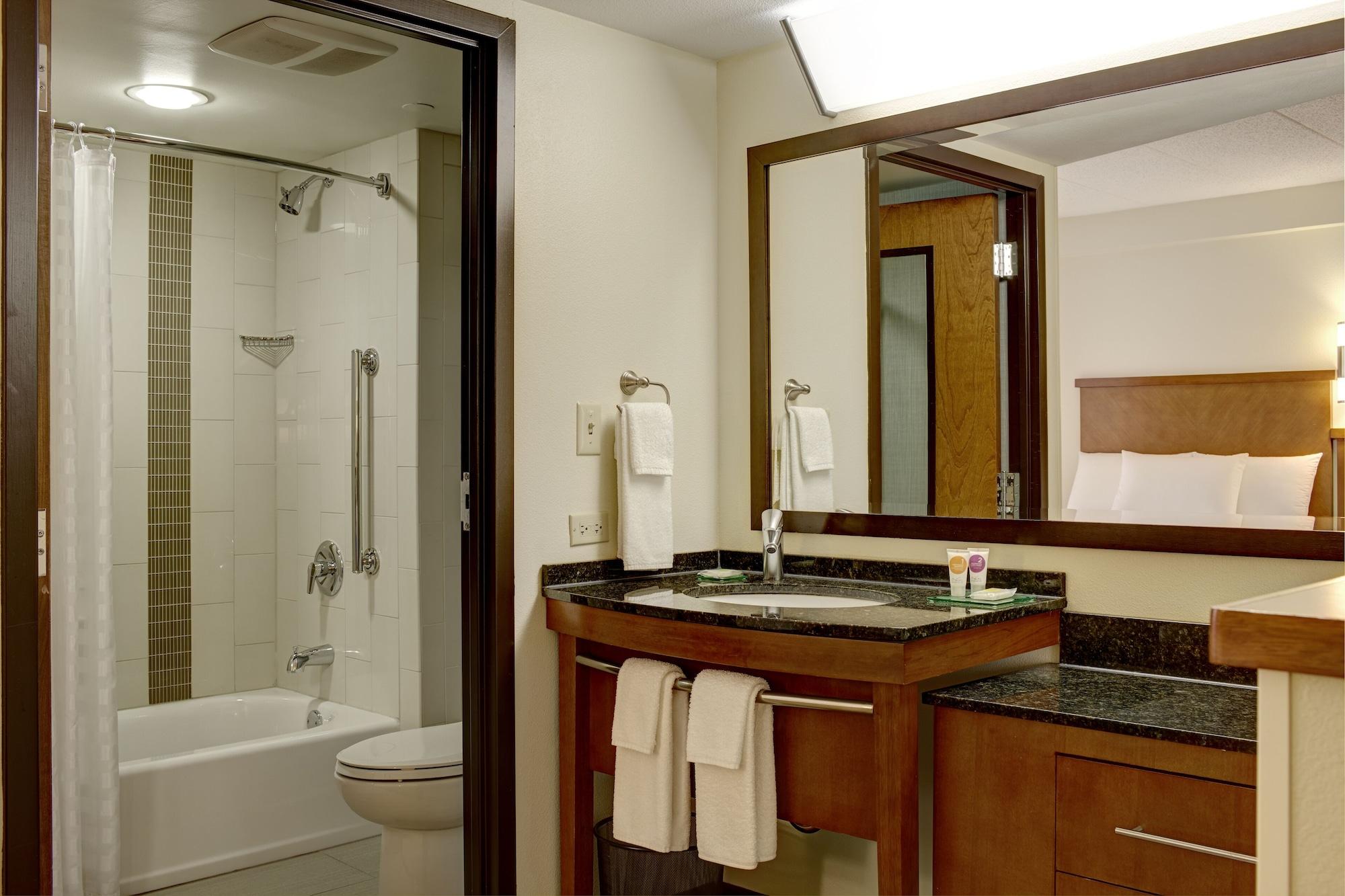 Hyatt Place Lauderdale Cruise Port & Convention Center 3*