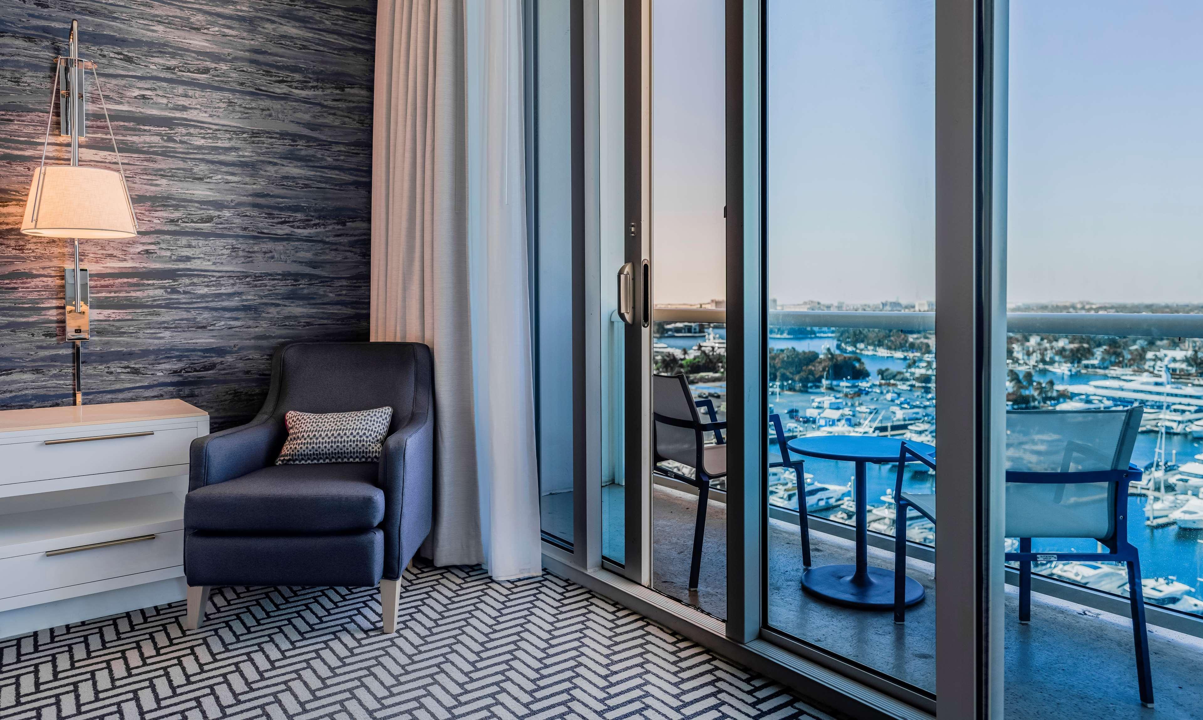 Resort Maren Lauderdale Beach, Curio Collection By Hilton