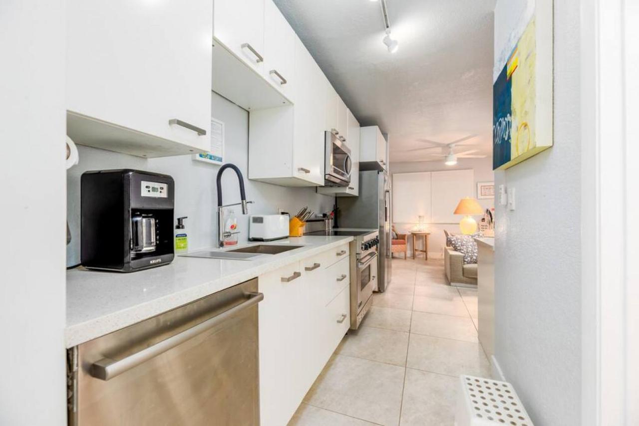 Walk To Everything - Garden View Apartment
