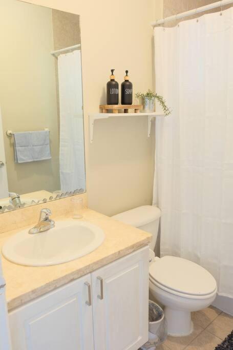 Apartment Stylish Town House 5 Minutes From Downtown Lauderdale! *
