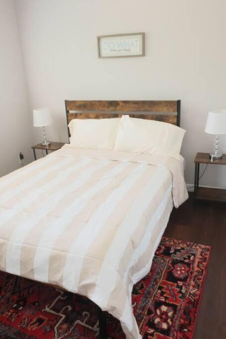 Stylish Town House 5 Minutes From Downtown Lauderdale! *