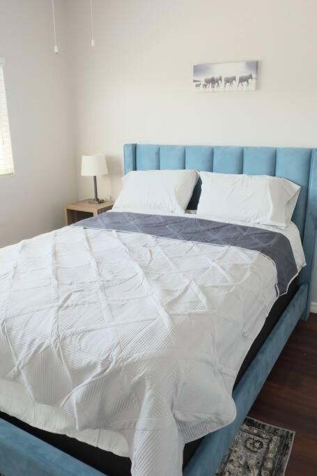 Apartment Stylish Town House 5 Minutes From Downtown Lauderdale! *