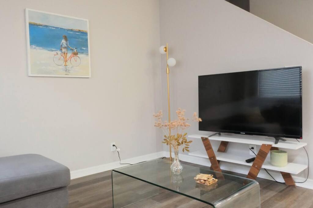 Apartment Stylish Town House 5 Minutes From Downtown Lauderdale!