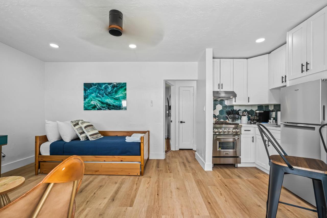 The Freedom House • Urban Oasis • Eclectic Retreat Holiday home