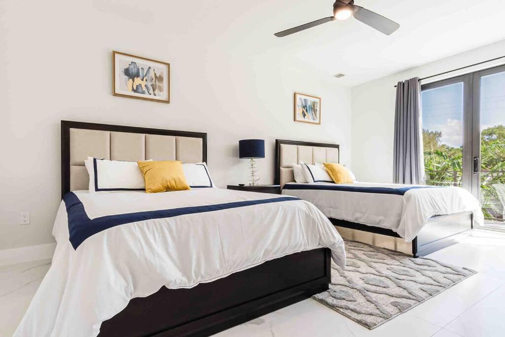 Luxury Paradise Walk To Olas -5 Mins To Holiday home Fort Lauderdale