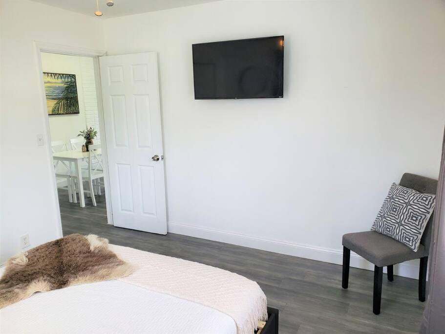 Lauderdale One-bedroom Apartment