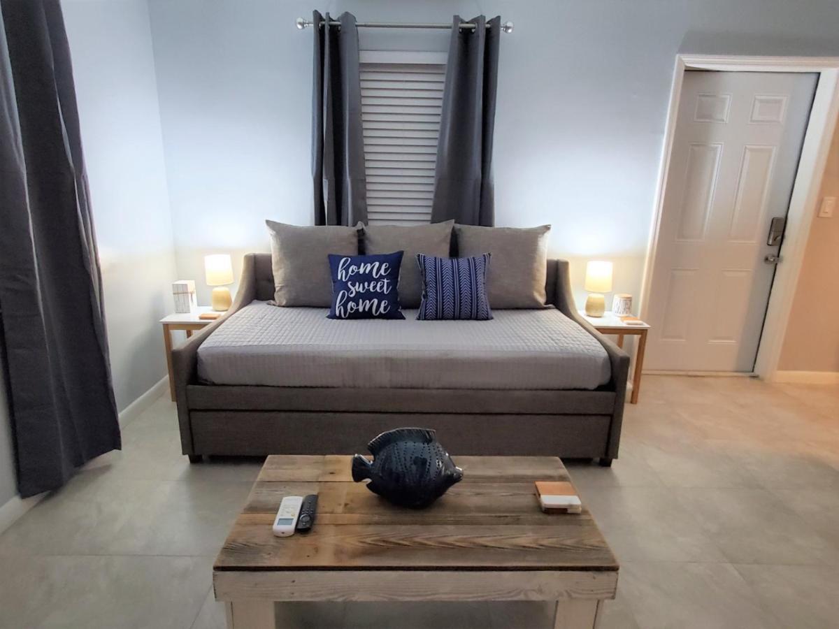 Lauderdale One-bedroom Apartment *