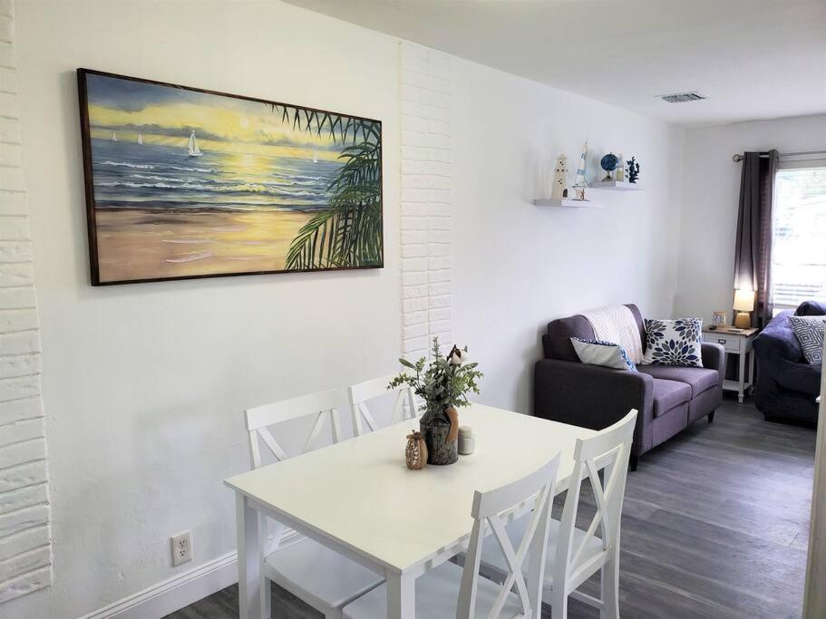 Lauderdale One-bedroom Apartment