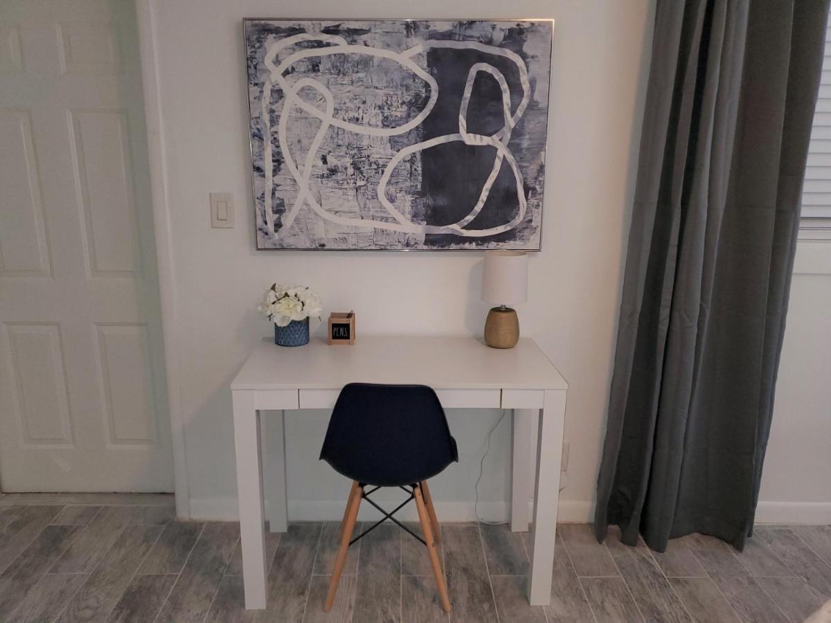 Lauderdale One-bedroom Apartment *