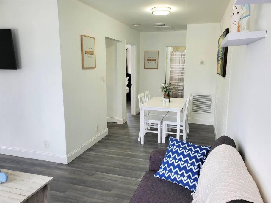 Lauderdale One-bedroom Apartment