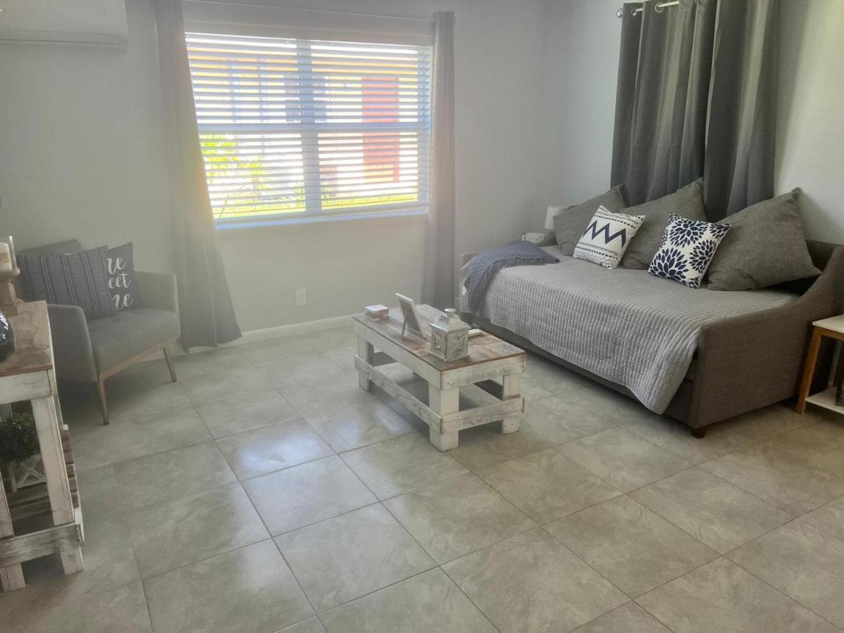 Lauderdale One-bedroom