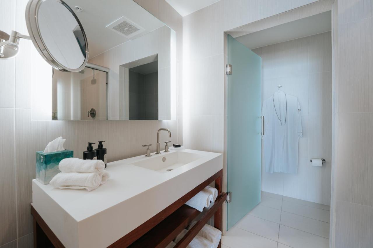 Beachfront-spacious W Fort Lauderdale