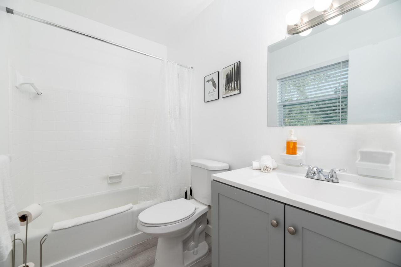 Apartment Short Walk To Wilton Drive - 5 *