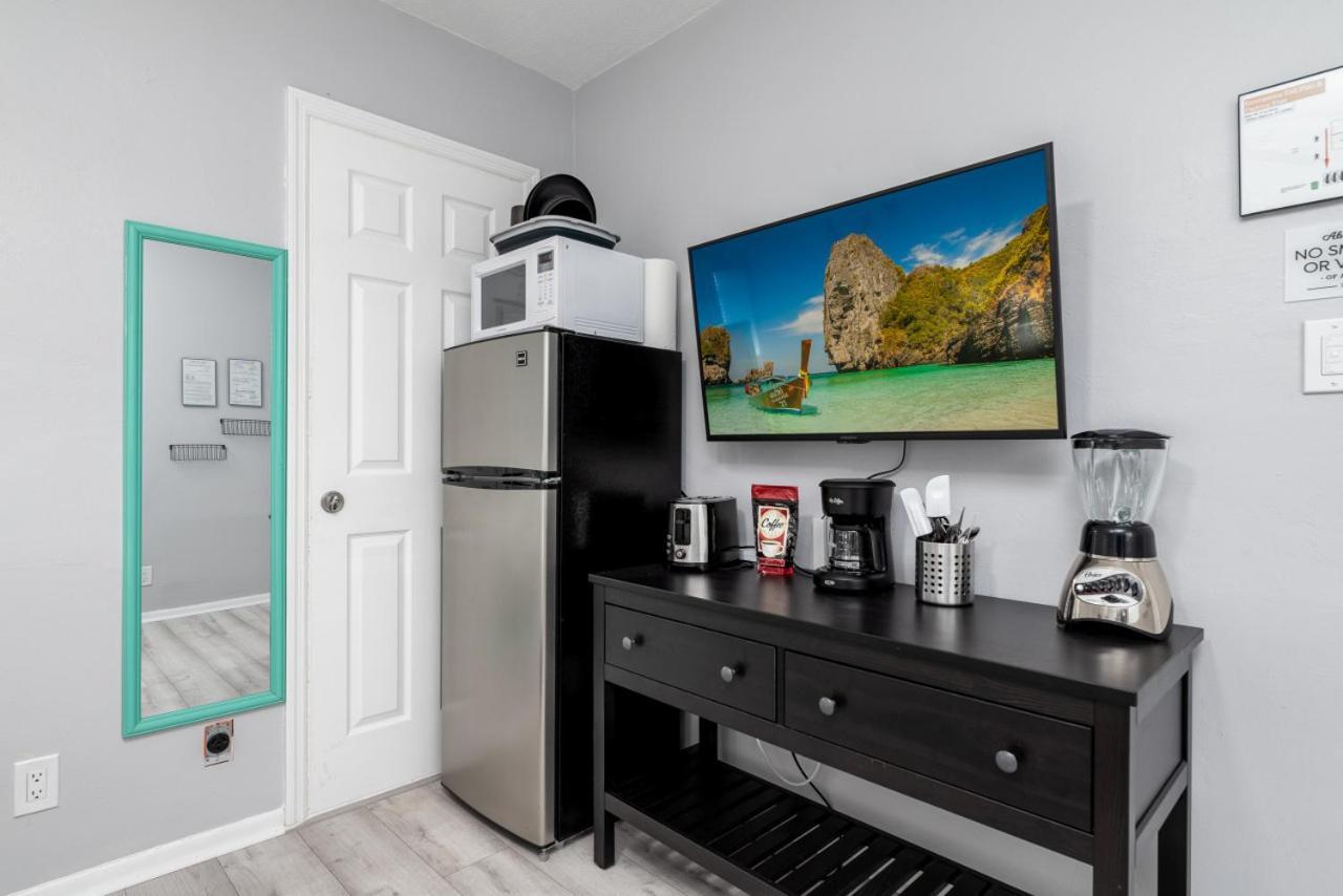 Apartment Short Walk To Wilton Drive - 5 *