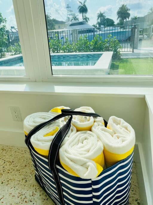 Apartment Waterfront With Pool And Outdoor Kitchen Fort Lauderdale