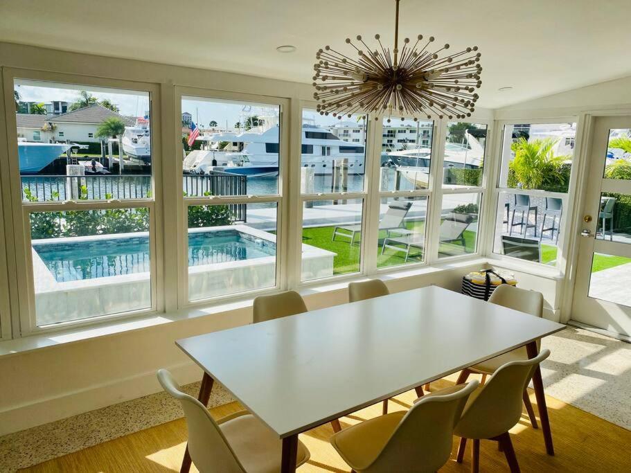 Waterfront With Pool And Outdoor Kitchen Apartment Fort Lauderdale