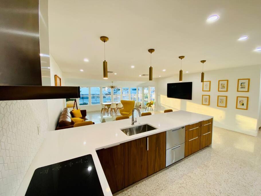 Waterfront With Pool And Outdoor Kitchen Apartment