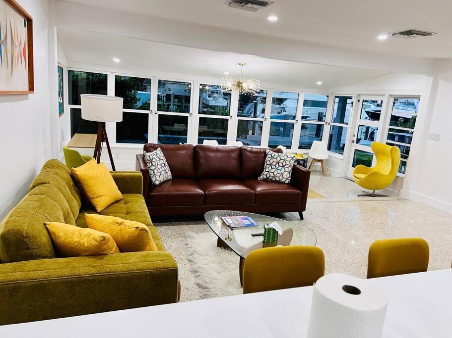 Apartment Waterfront With Pool And Outdoor Kitchen *