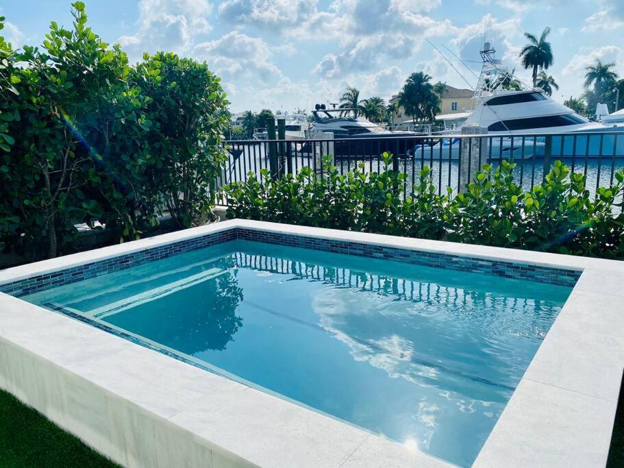 Waterfront With Pool And Outdoor Kitchen * Fort Lauderdale