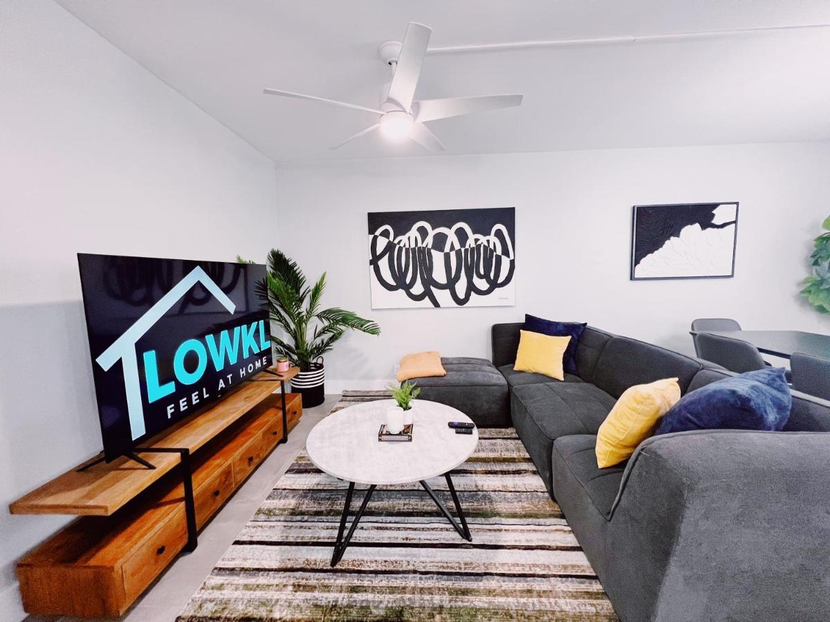 By Lowkl Apartment *