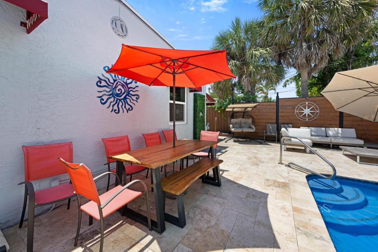 Palms Retreat! Giant Heated Pool-hottub-firepit-5min2beach-pets-ev Chgr
