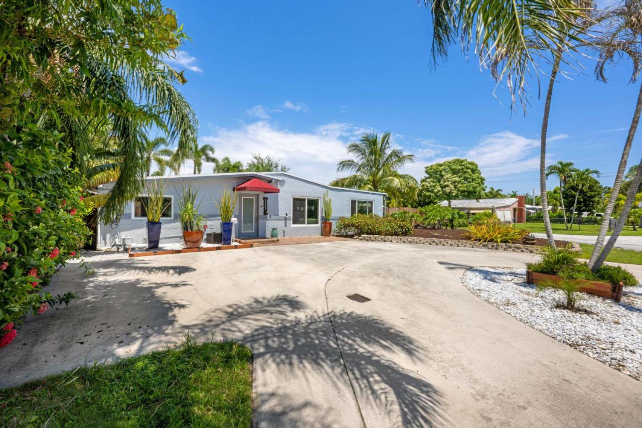Palms Retreat! Giant Heated Pool-hottub-firepit-5min2beach-pets-ev Chgr