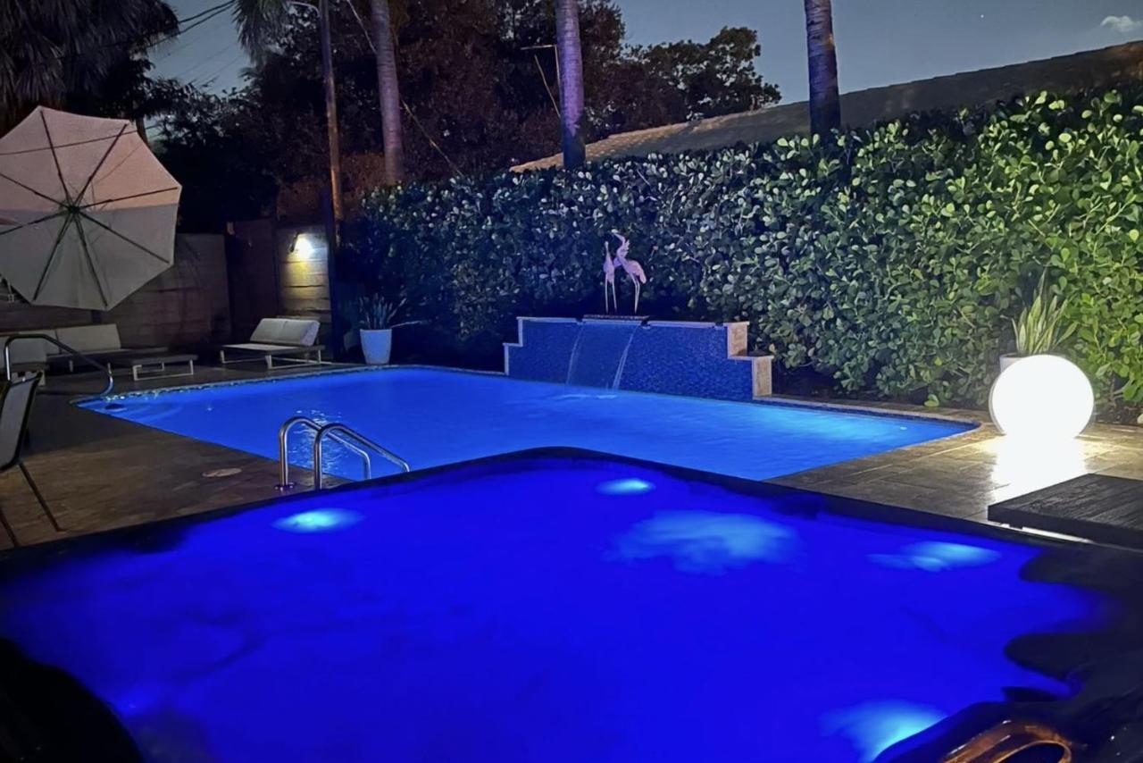 Villa Palms Retreat! Giant Heated Pool-hottub-firepit-5min2beach-pets-ev Chgr *