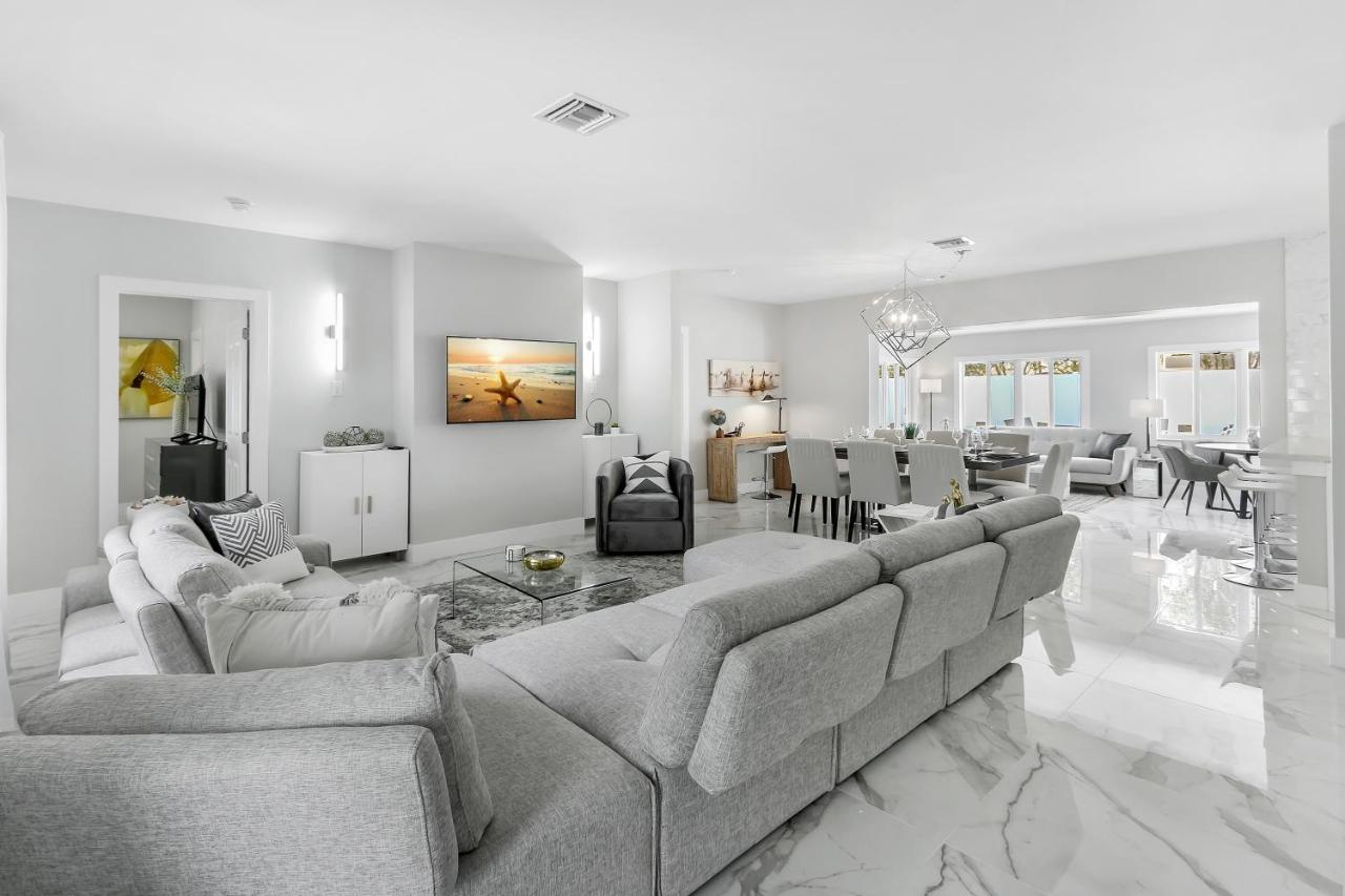 Pool, Game Room, Near Fort Lauderdale