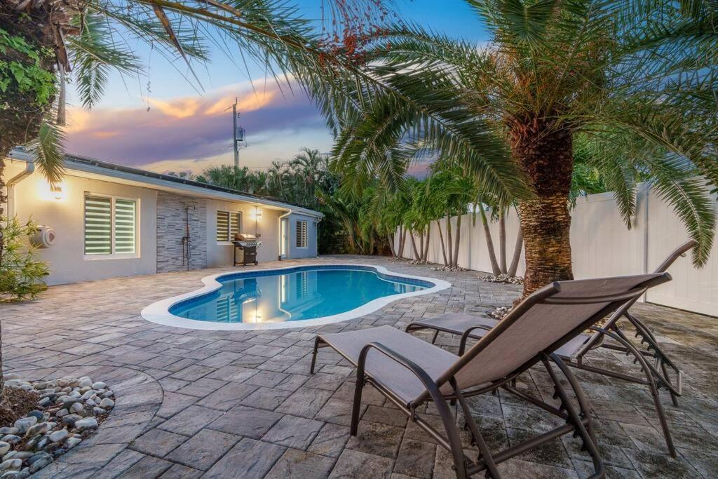 3 Mi To + Heated Pool + Grill Apartment *