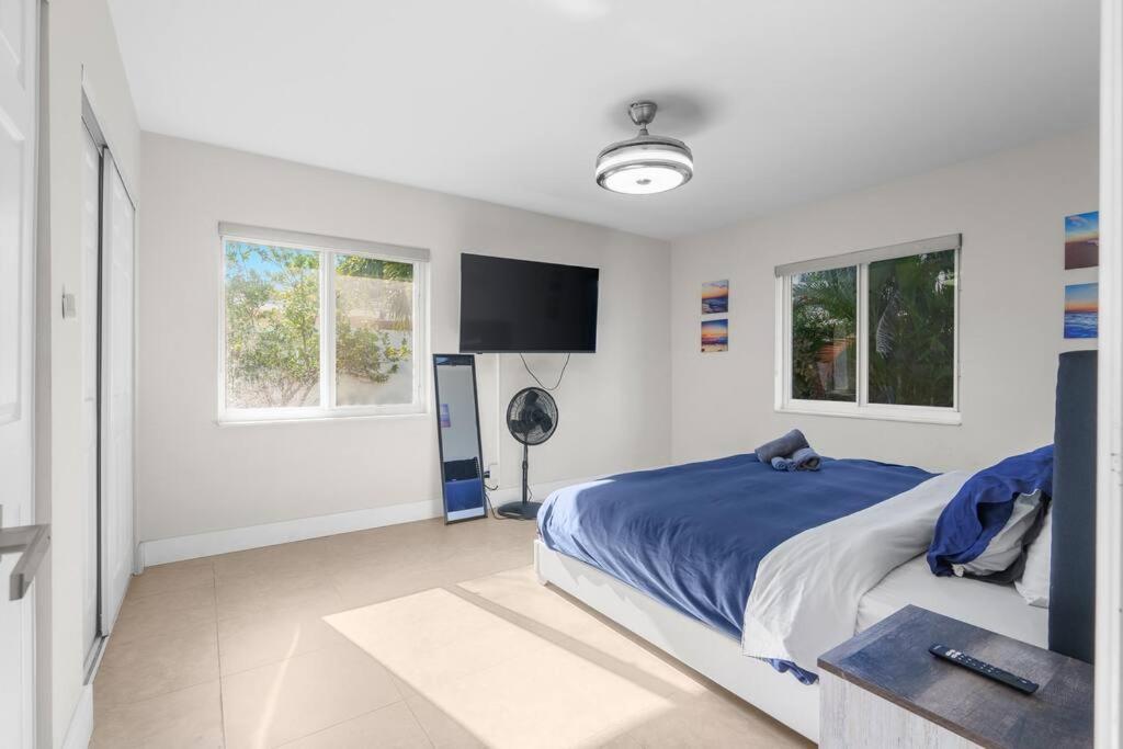 3 Mi To + Heated Pool + Grill Apartment
