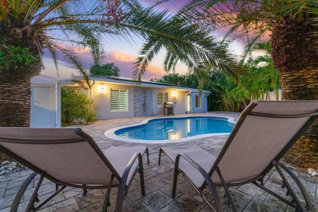 3 Mi To + Heated Pool + Grill Apartment