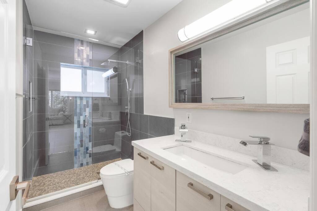 3 Mi To + Heated Pool + Grill Apartment