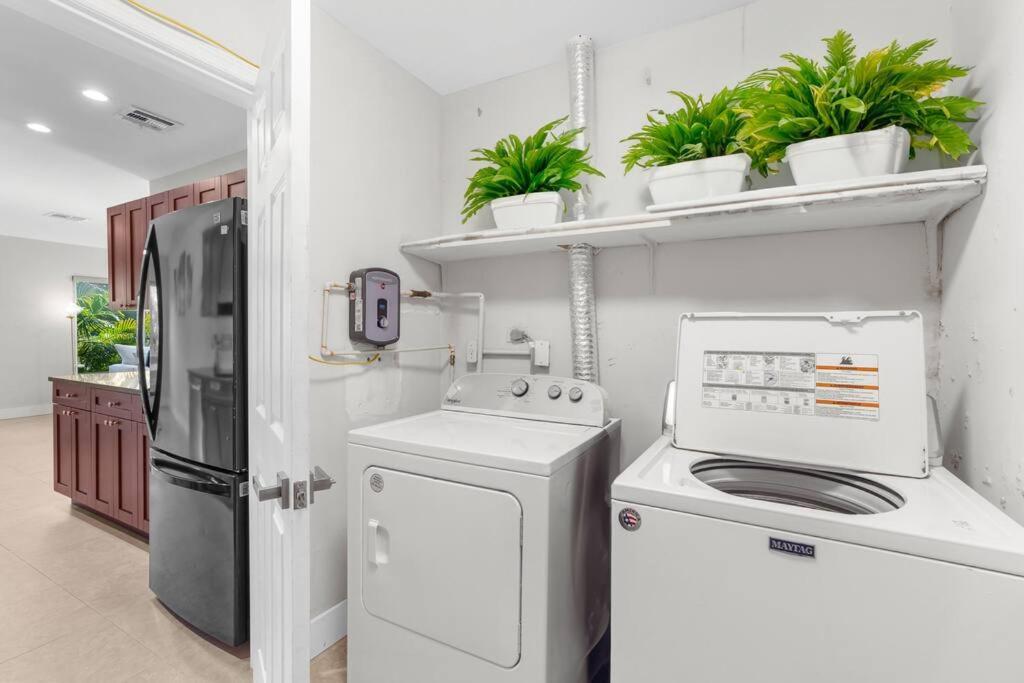 3 Mi To + Heated Pool + Grill Apartment
