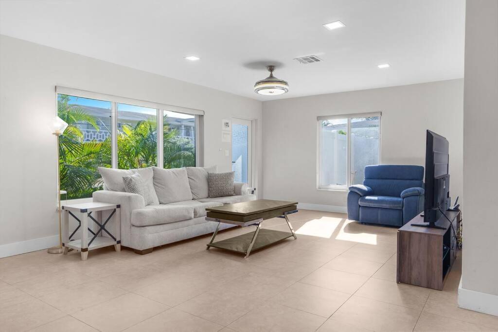 Apartment 3 Mi To + Heated Pool + Grill Fort Lauderdale