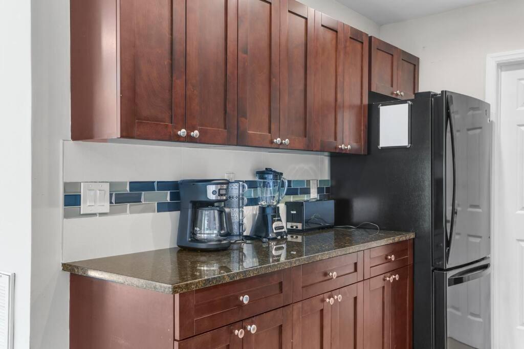 Apartment 3 Mi To + Heated Pool + Grill Fort Lauderdale