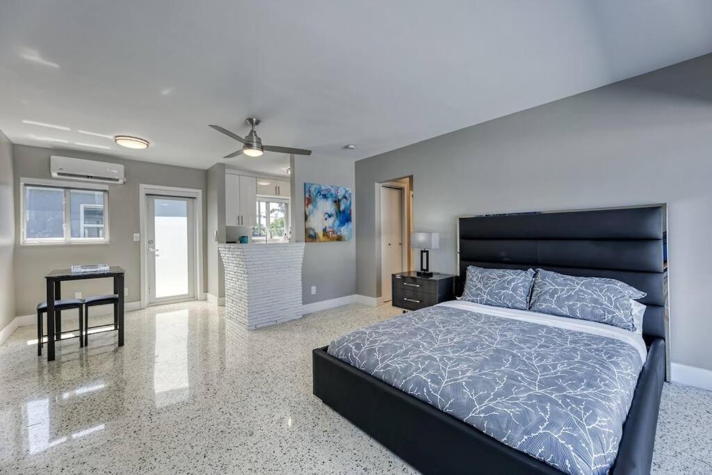 Sunshine Manor 2017-2 Apartment Fort Lauderdale