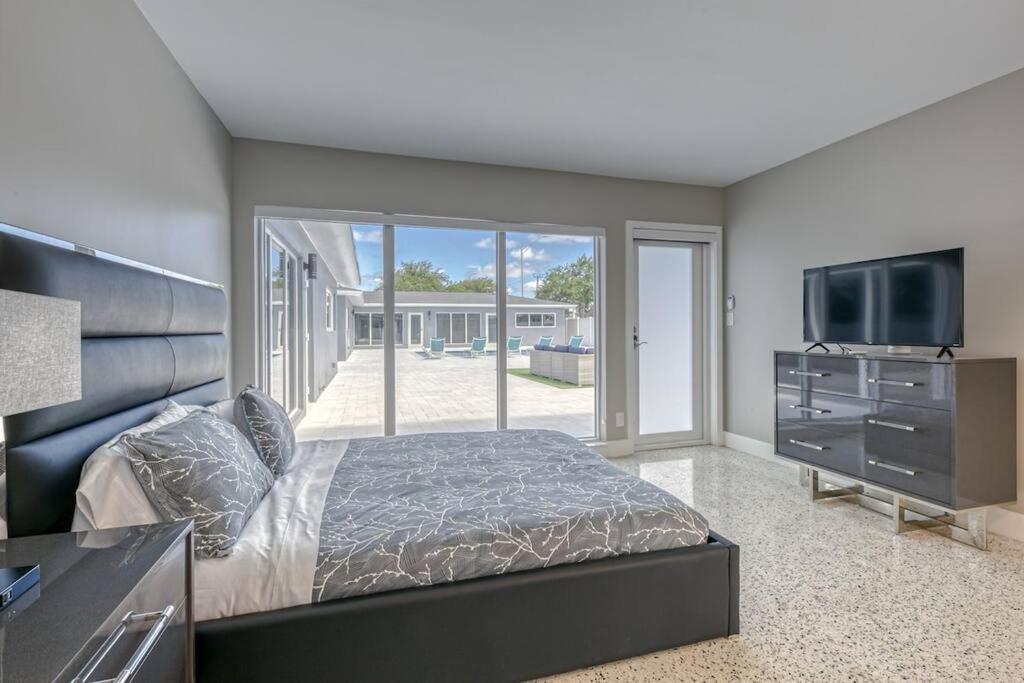 Sunshine Manor 2017-2 * Fort Lauderdale