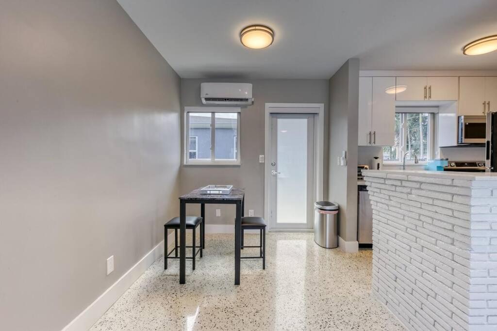 Sunshine Manor 2017-2 Apartment *