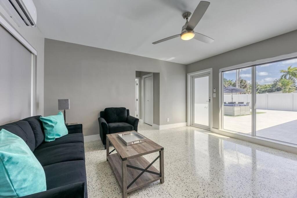 Sunshine Manors 2017-3 Apartment *