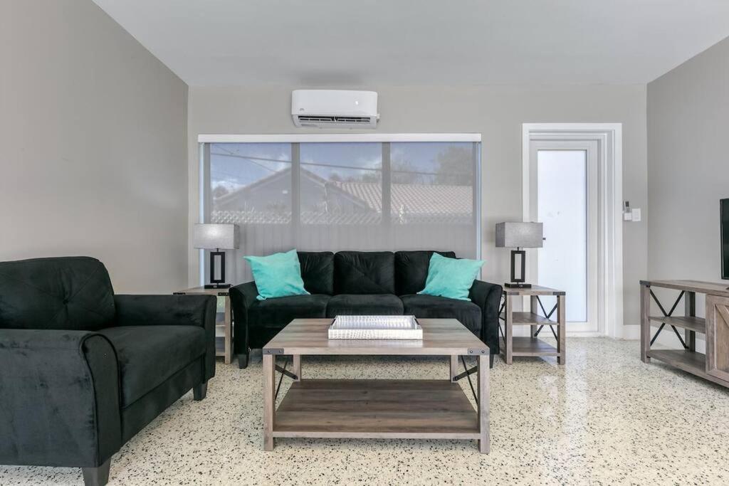 Apartment Sunshine Manors 2025-a Fort Lauderdale