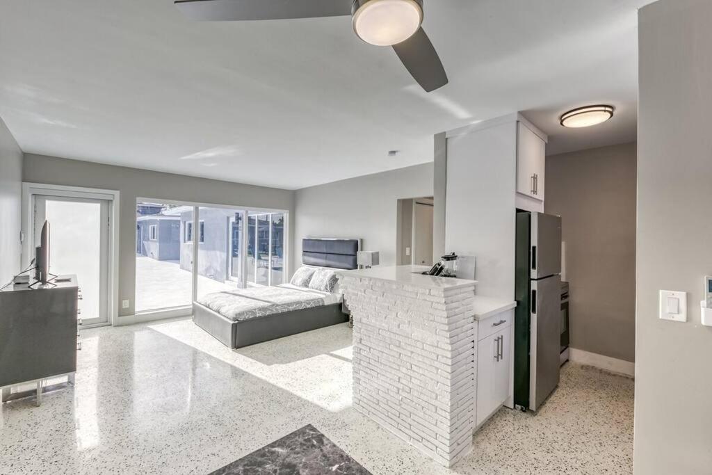 Sunshine Manors 2025-b Apartment Fort Lauderdale