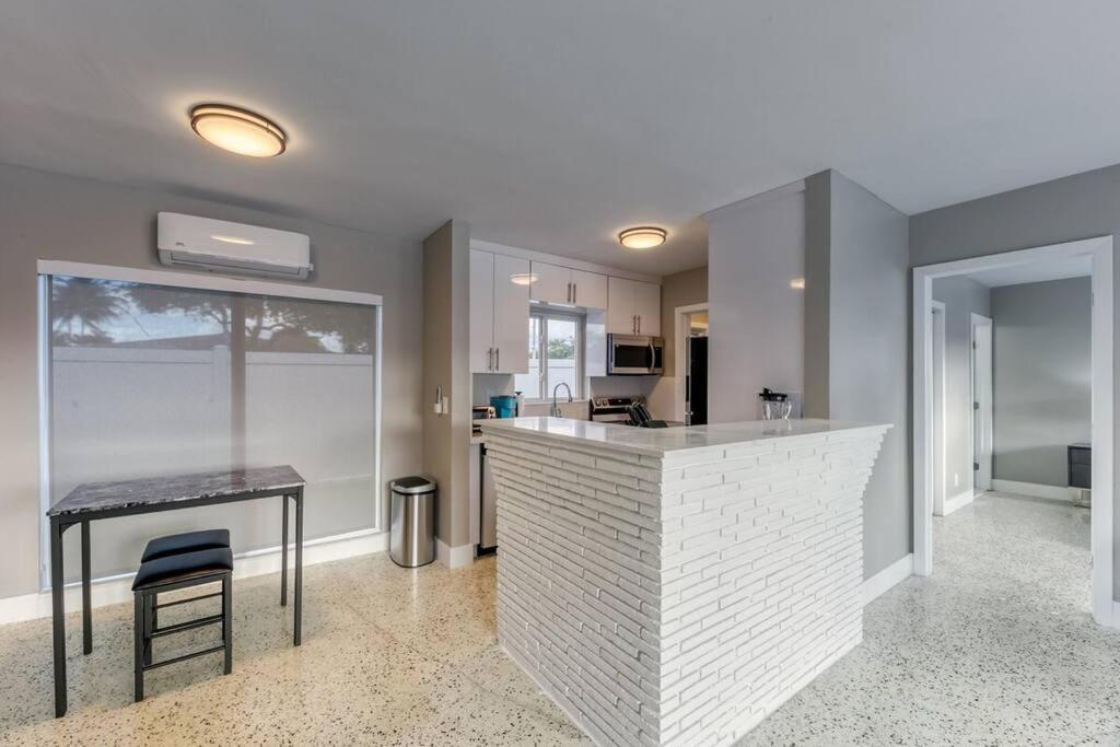 Apartment Sunshine Manor 2025-c Fort Lauderdale